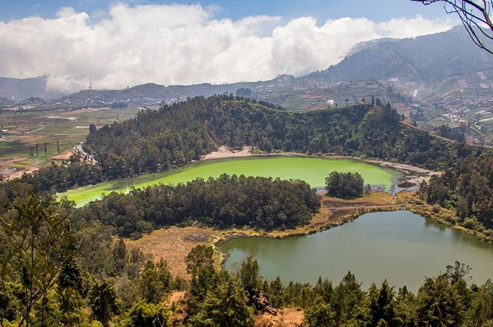 Batu Ratapan Angin: A Stunning Natural Viewpoint in Dieng