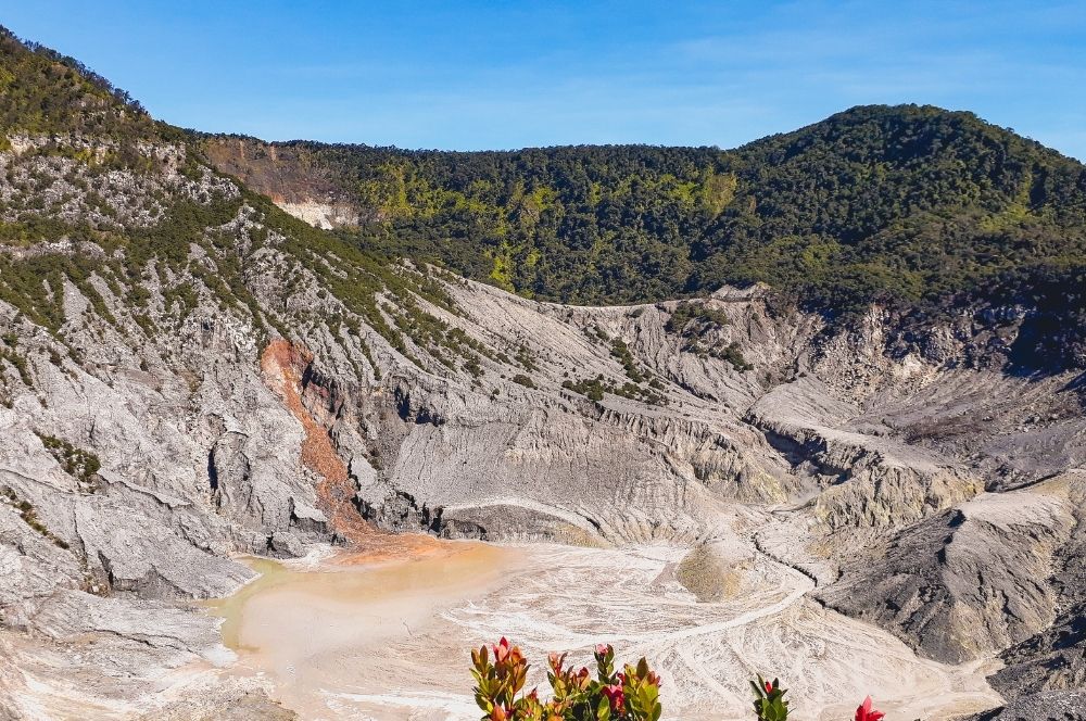 Explore the Beauty of Tangkuban Perahu – An Iconic Tourist Destination in West Java